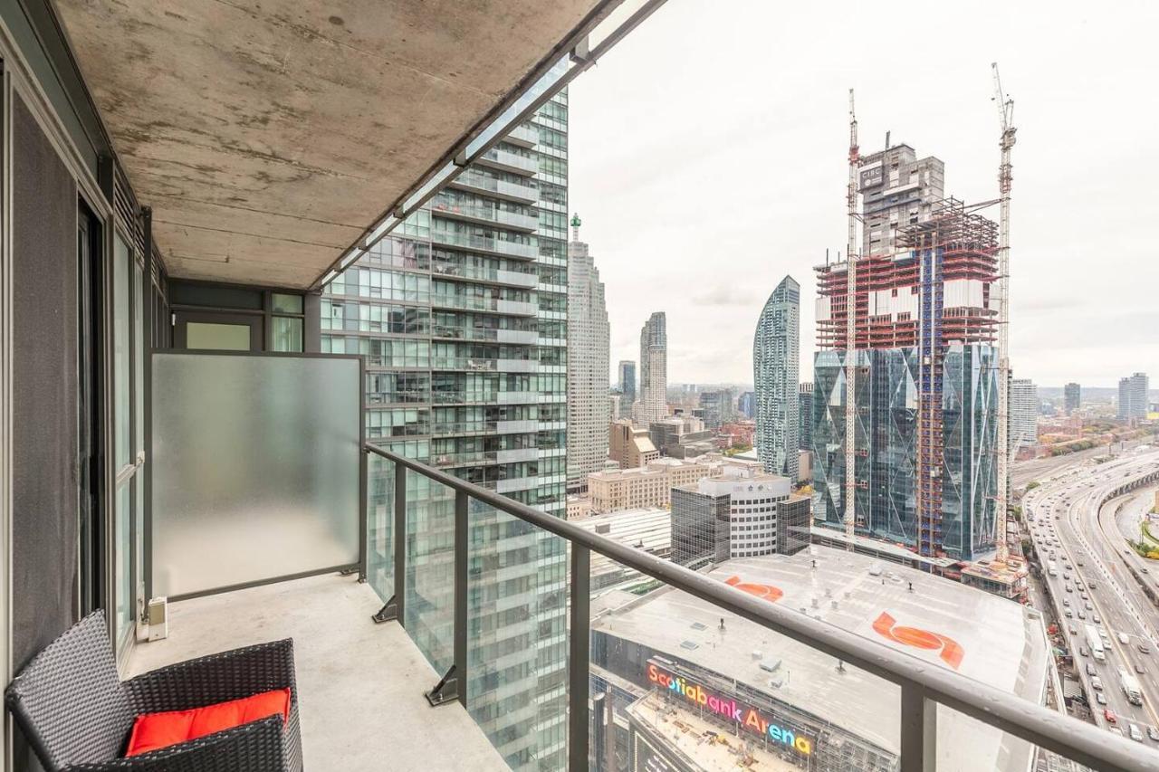 Gorgeous 1Br W/Parking Across The Scotiabank Arena Apartamento Toronto Exterior foto