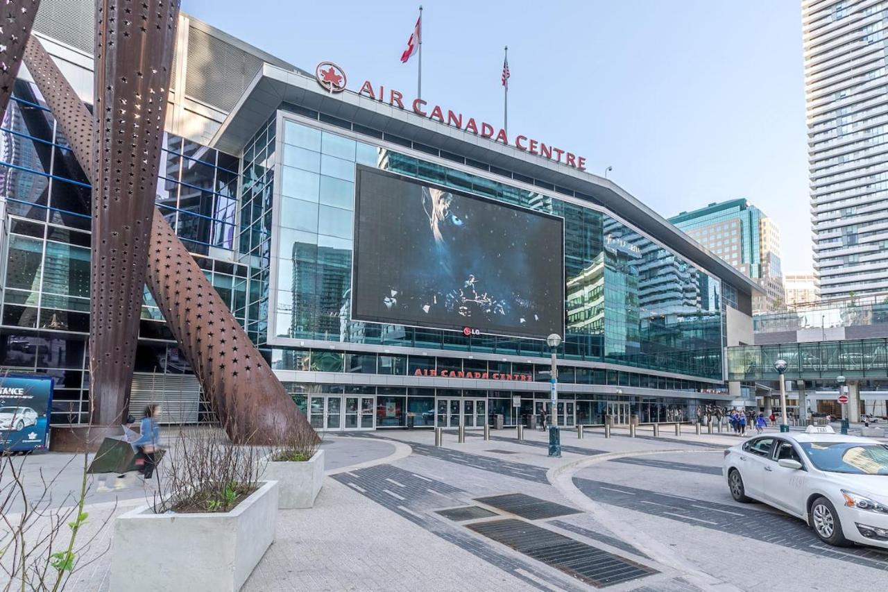Gorgeous 1Br W/Parking Across The Scotiabank Arena Apartamento Toronto Exterior foto