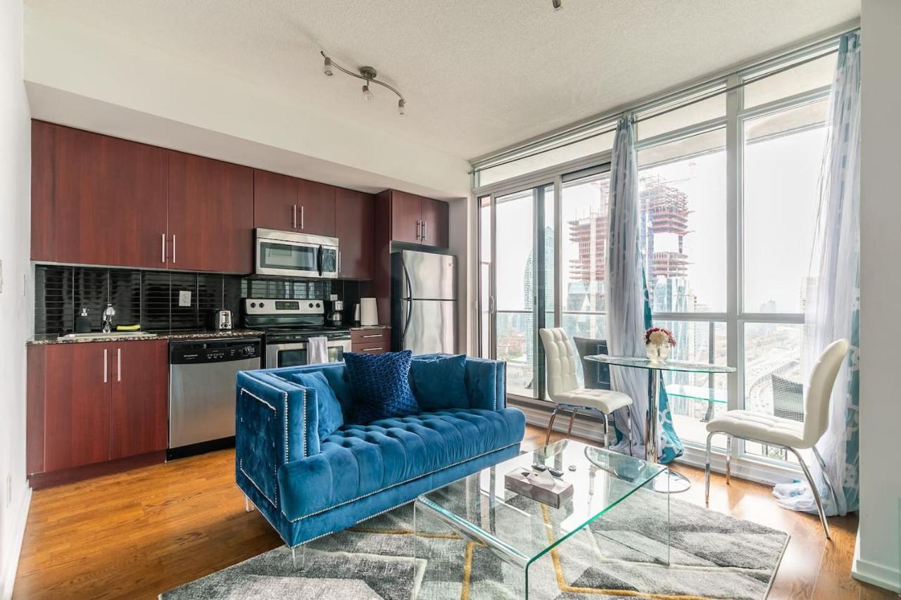 Gorgeous 1Br W/Parking Across The Scotiabank Arena Apartamento Toronto Exterior foto